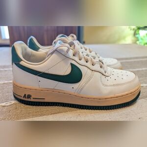 Nike Women's Air Force 1 '07 LV8 Sail Gorge Green DZ4764-133 Size 8